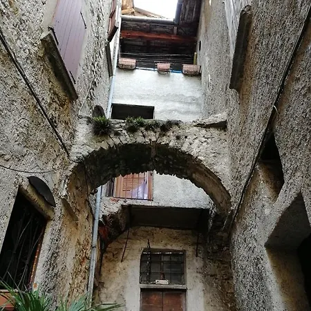 Nyaraló L'antico Borgo, Un Mix Di Storia E Romanticismo *